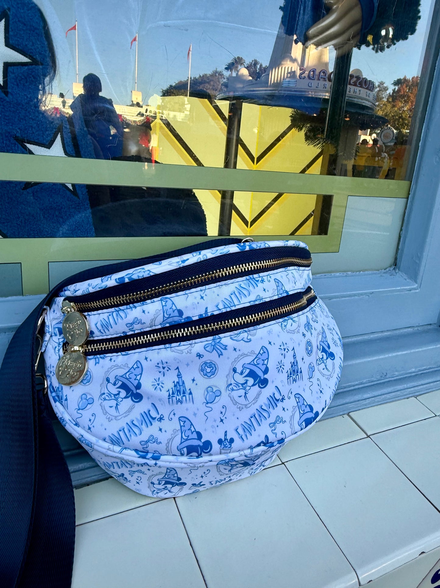 Fantas-mic Crossbody